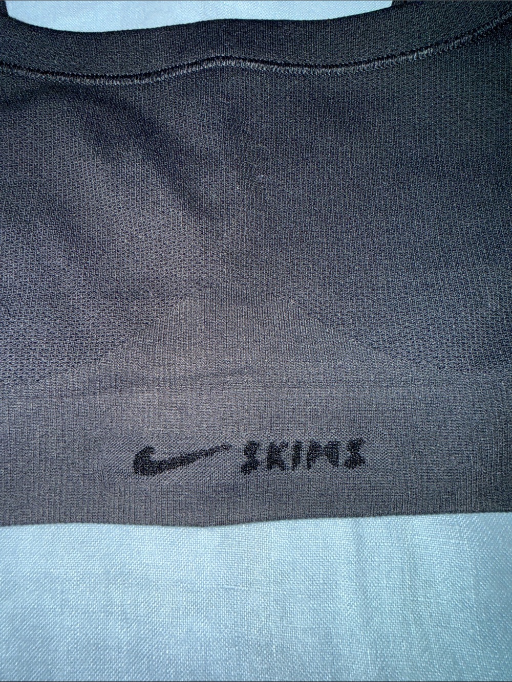 NikeSkims | Vintage Seamless Scoop Neck Bra - Picture 4 of 5